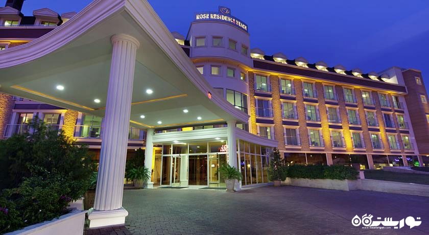 نمای شب  هتل رز رزیدنس بیچ